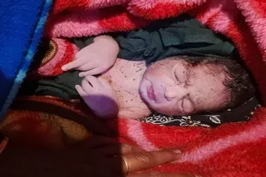 संभल : जन्म देने के बाद नाली में फेंका नवजात, स्वास्थ्य परीक्षण के लिए भेजा जिला अस्पताल 