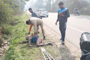 अमरोहा: नशे की हालत में सड़क किनारे पड़ा मिला सिपाही, सामुदायिक स्वास्थ्य केंद्र में कराया भर्ती