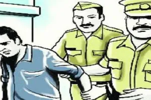 अमरोहा : पुलिस मुठभेड़ में दबोचा 25 हजार का इनामी बदमाश, पैर में लगी गोली