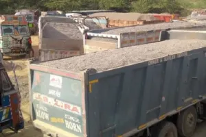 हल्द्वानी: 300 से अधिक खनन वाहन हुए सरेंडर, अब क्रशर्स की बिक्री बंद कराने पर जोर