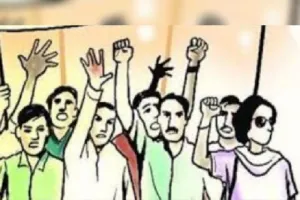 देहरादून: कीर्तिनगर में धर्मांतरण के आरोप पर हंगामा, हिंदू संगठनों ने की तोड़फोड़