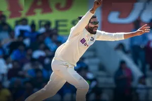 IND vs AUS : रविंद्र जडेजा पर लगा मैच फीस का 25% जुर्माना, उंगली पर लगाया था मरहम 