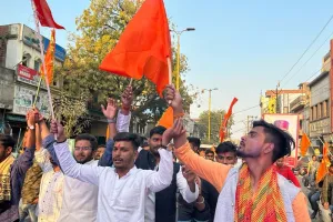 अयोध्या: वीर सावरकर की पुण्यतिथि पर पदयात्रा निकल दी गई श्रद्धांजलि