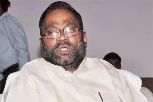 महंत राजूदास से हाथापाई के बाद भड़के स्वामी प्रसाद मौर्य, कहा- मेरी हत्या कराना चाहती है BJP सरकार