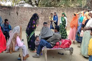 संभल: मानसिक रूप से परेशान बेटी ने पिता की काटी गर्दन, हालत गंभीर