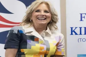Jill Biden ने केन्याई युवाओं के बीच सुरक्षित यौन संबंधों पर की बातचीत