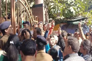 Uttarakhand paper leak: बेरोजगार संघ ने की सरकार के खिलाफ नारेबाजी, बॉबी पवार को रिहा करने की उठाई मांग