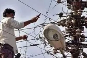 खटीमाः विद्युत विभाग ने 22 कनेक्शन काटे, 50 हजार बकाया वसूला