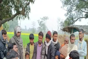 खबर का असर: पशु चिकित्सकों की टीम ने किया ग्राम अहिरन पैरूआ का भ्रमण 