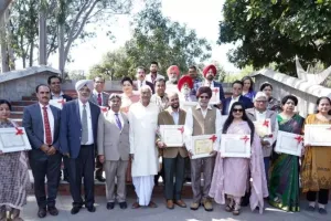 चंडीगढ़ साहित्य अकादमी ने लेखकों को किया सम्मानित