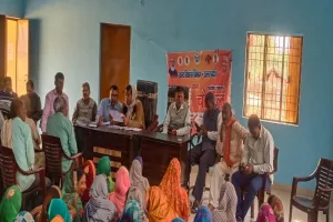 अयोध्या: चौपाल में समस्याएं सुनी नहीं, बस सुनाया सरकार का संदेश 