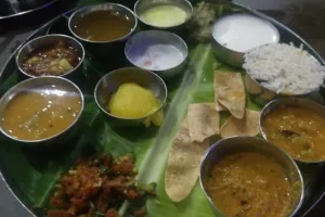  लखनऊ : दानवीरों के सहारे नौनिहालों का पेट भर रही अक्षय पात्र