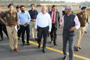 मुरादाबाद: अपर मुख्य सचिव ने देखा हवाई अड्डे का कार्य, जल्द उड़ान की उम्मीद बढ़ी