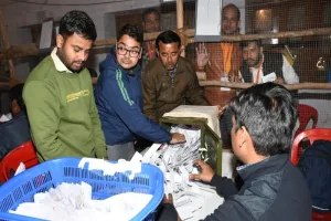 कानपुर : शिक्षक एमएलसी चुनाव में राज बहादुर चंदेल आगे