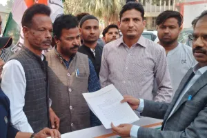 शाहजहांपुर: बांदा के धार्मिक स्थल पर तोड़फोड़ से फूटा गुस्सा, प्रदर्शन कर सौंपा ज्ञापन 