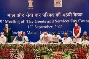 जीएसटी परिषद की बैठक में तरल गुड़ और पेंसिल शार्पनर पर कर घटाने का फैसला 