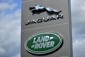 वैश्विक स्तर पर ब्याज दरों में बढ़ोतरी से भविष्य की मांग प्रभावित होगी: जेएलआर 