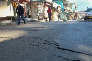 Joshimath Crisis: चारधाम यात्रा से पहले जोशीमठ में फिर से दिखीं दरारें, लोग भयभीत