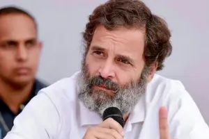 राहुल गांधी ने वायनाड संसदीय क्षेत्र का दौरा किया शुरू, आदिवासी परिवार से की मुलाकात