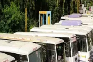 लखनऊ : परिचालक ने यात्री को चलती सिटी बस से दिया धक्का