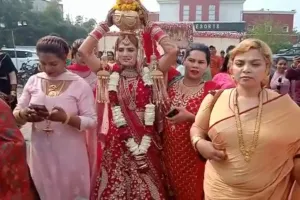 काशीपुरः बैंड बाजे के साथ निकली किन्नरों की कलश व शोभायात्रा