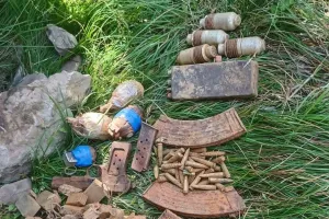 जम्मू-कश्मीर के पुंछ में एक गुप्त ठिकाने से गोला-बारूद, विस्फोटक सामग्री बरामद