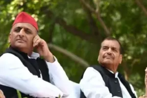 लखनऊ : शिवपाल से मिलने उनके घर पहुंचे अखिलेश यादव, जल्द हो सकती है कार्यकारिणी की घोषणा