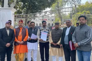 बरेली: मोहन भागवत के खिलाफ ब्राह्मण समाज मे रोष, संघ प्रमुख के खिलाफ दिया ज्ञापन