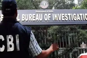 CBI ने फर्जी कॉल सेंटर की जांच के सिलसिले में छापेमारी के दौरान तीन करोड़ रुपये किए बरामद 