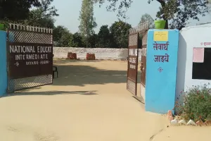 सुलतानपुर : कक्ष निरीक्षक बने प्रबंधक के दो भाई ड्यूटी करते पकड़े गए 