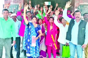 खटीमाः विधायक के खिलाफ प्रदर्शन, बदहाली का आरोप लगाकर की नारेबाजी, सीएम को भेजा ज्ञापन