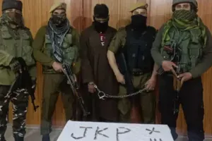 जम्मू कश्मीर : बारामूला में लश्कर-ए-तैयबा से जुड़ा आतंकवादी गिरफ्तार, विस्फोटक सामग्री बरामद