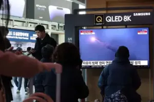 उत्तर कोरिया ने जापानी समुद्री सीमा की ओर दागी बैलिस्टिक मिसाइल 