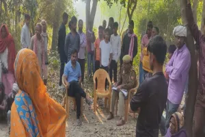 अयोध्या में पेड़ पर फंदे से लटका मिला युवक का शव, जांच में जुटी पुलिस  