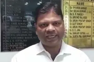 लखनऊ: विद्युत् कर्मियों से जिलाधिकारी ने की अपील, बोले -हड़ताल में न हों शामिल   