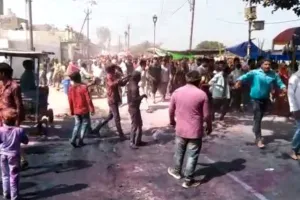 मथुरा: रंगभरी एकादशी पर वृंदावन की परिक्रमा लगाने को उमड़ा जनसैलाब, DM-SSP ने लिया जायजा