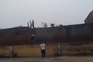 पीलीभीत : समिति चुनाव में हंगामा, मारपीट, दारोगा पर फायरिंग का आरोप