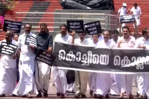  केरल विधानसभा में विपक्षी यूडीएफ का हंगामा, कार्यवाही अस्थायी रूप से स्थगित