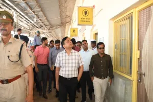 अमृत भारत स्टेशन योजना: लखनऊ-गोरखपुर के बीच डीआरएम ने किया विंडो ट्रेलिंग निरीक्षण