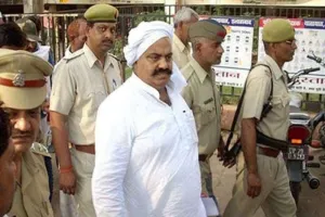 17 साल की उम्र से ही जरायम को बना लिया था अतीक ने अपना पेशा, सियासत को बनाता गया सीढ़ी 