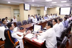 लखनऊ: राजकीय निर्माण निगम की धीमी प्रगति पर लोक निर्माण मंत्री ने जताई नाराजगी 