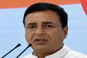 वाराणसी: कांग्रेस नेता रणदीप सुरजेवाला के खिलाफ MP-MLA कोर्ट ने जारी किया गैर जमानती वारंट