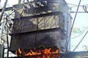 लखनऊ: अधिक लोड का कनेक्शन जारी करने से ट्रांसफार्मर जला
