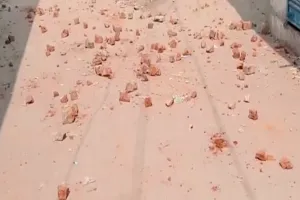 बहराइच: बच्चों के विवाद में दो पक्ष भिड़े, जमकर चले ईंट-पत्थर