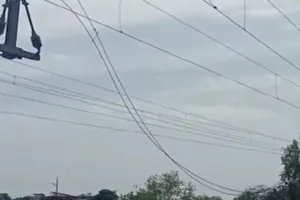 लखनऊ-कानपुर रूट पर ढाई घंटे तक ठप रहा ट्रेनों का संचालन