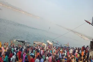 रायबरेली: फाल्गुन मास पूर्णिमा पर लाखों श्रद्धालुओं ने गंगा में लगाई डुबकी