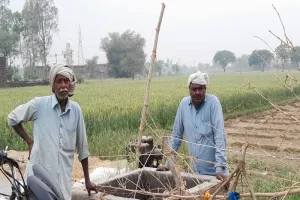 बहराइच: लघु सिंचाई विभाग के जेई पर किसान ने लगाया रिश्वत लेने का आरोप, देंखे Video  