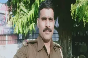 फिर हो गया पप्पू फेल... पंक्तियों पर छिड़ा ट्विटर वार, कांग्रेस ने कवि व शायर को बताया नीच मानसिकता से ग्रसित