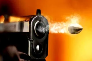 लखनऊ: मामा चौराहे पर युवक को बाइक सवार बदमाशों ने मारी गोली, इलाके में दहशत