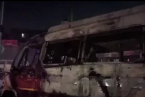 महाराष्ट्र : औरंगाबाद में 500 से अधिक लोगों की भीड़ ने किया पुलिस पर हमला, छह से सात वाहन क्षतिग्रस्त 